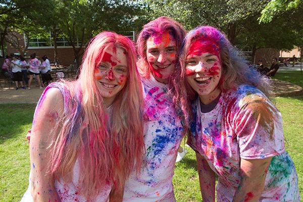 国际学生 at the UIW Festival of Colors